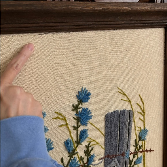 Vintage country roadside blue flowers chicory wood framed embroidered crewel - Picture 6 of 8